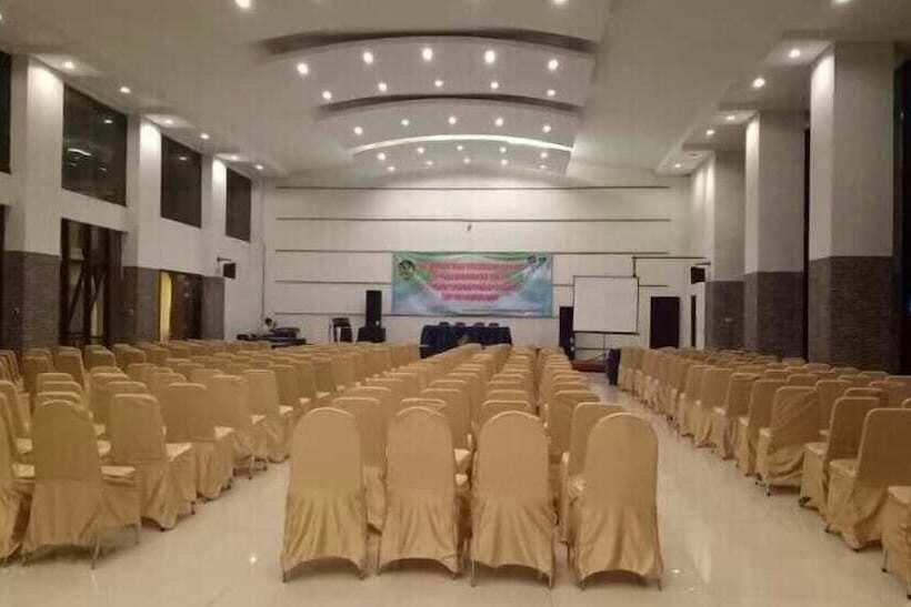 בית מלון כפרי Grand Bintang Tawangmangu