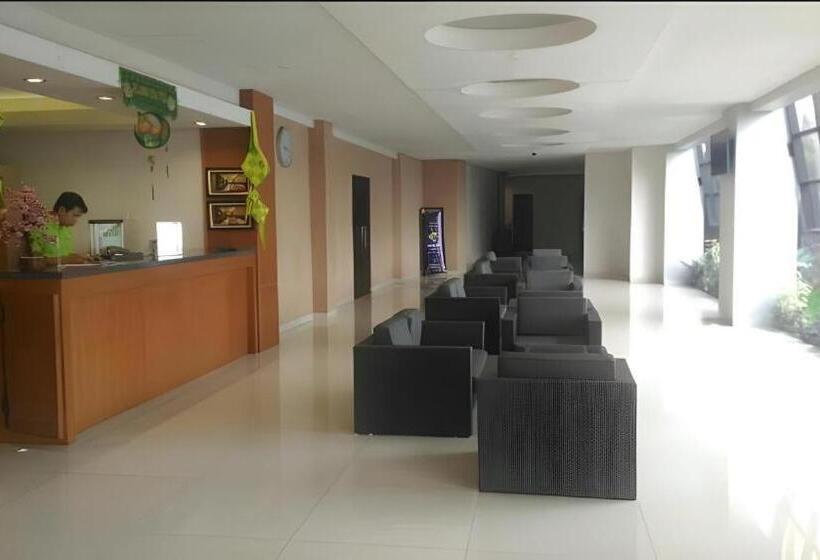 בית מלון כפרי Grand Bintang Tawangmangu