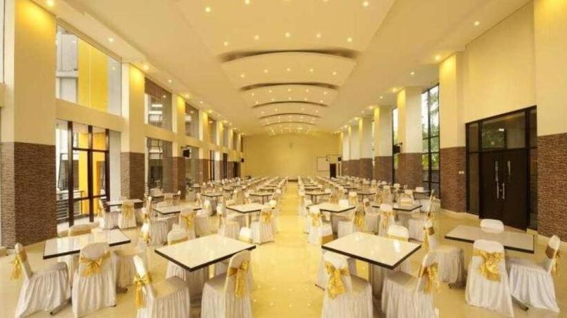 בית מלון כפרי Grand Bintang Tawangmangu