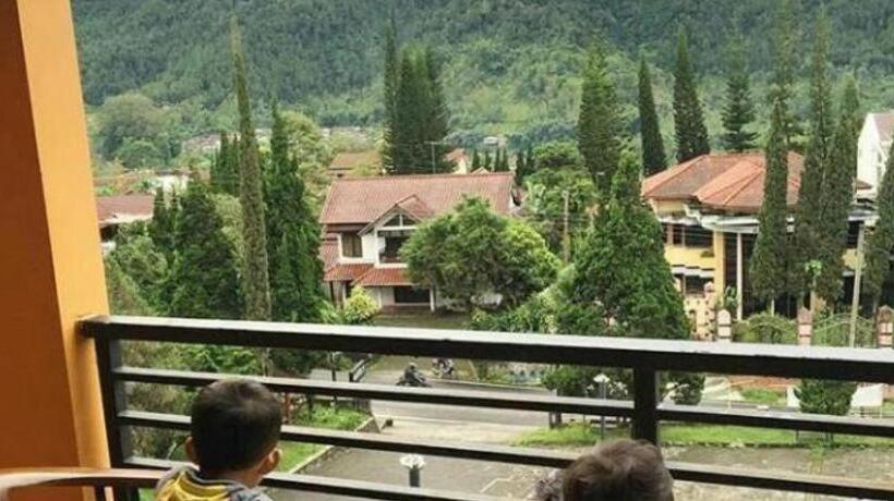 בית מלון כפרי Grand Bintang Tawangmangu