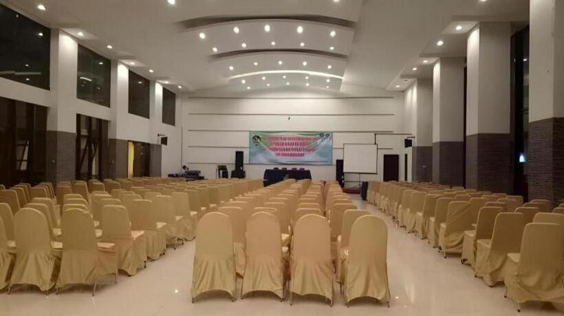 בית מלון כפרי Grand Bintang Tawangmangu