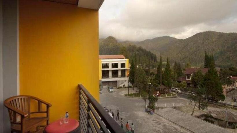 בית מלון כפרי Grand Bintang Tawangmangu