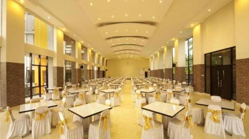 בית מלון כפרי Grand Bintang Tawangmangu