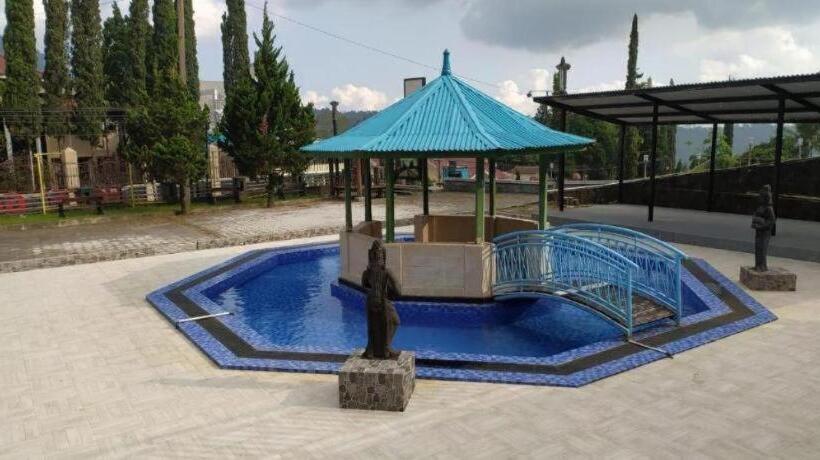 בית מלון כפרי Grand Bintang Tawangmangu