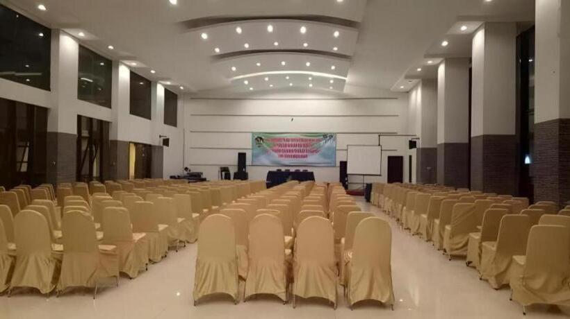 בית מלון כפרי Grand Bintang Tawangmangu