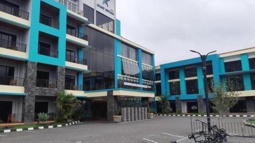 בית מלון כפרי Grand Bintang Tawangmangu