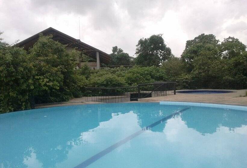 בית מלון כפרי Kithul Kanda Mountain Resort