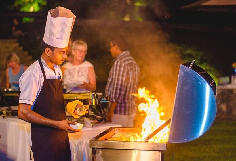 Отель Mapakada Village