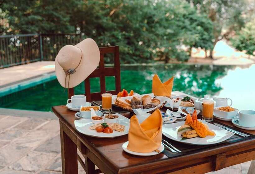 Отель Mapakada Village