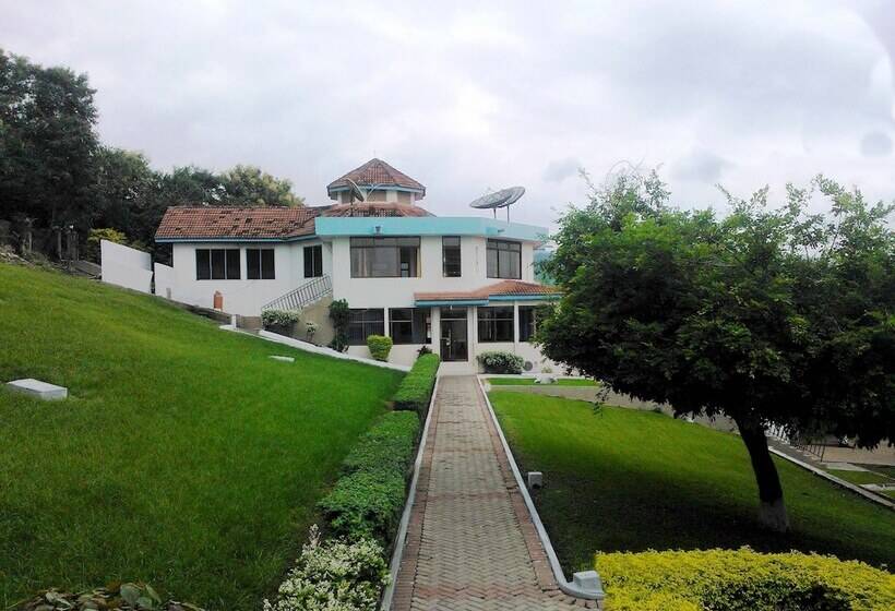 فندق Paradise Resort Lake Bosomtwe