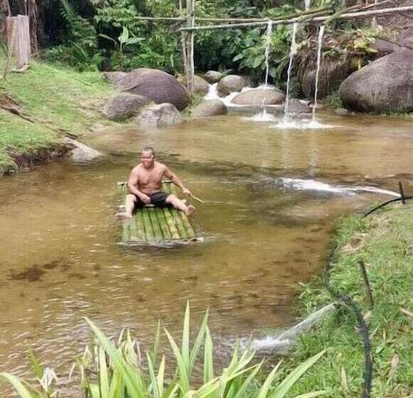 בית מלון כפרי Rain Forest Inn