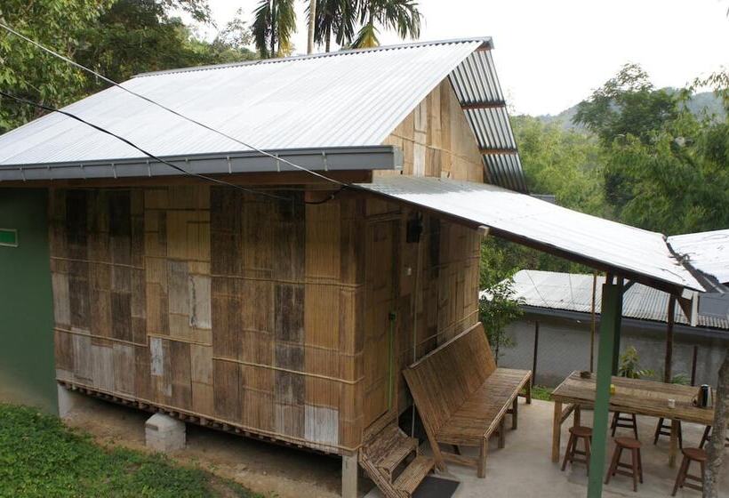 בית מלון כפרי Rain Forest Inn