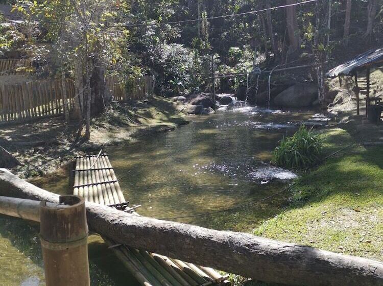 בית מלון כפרי Rain Forest Inn