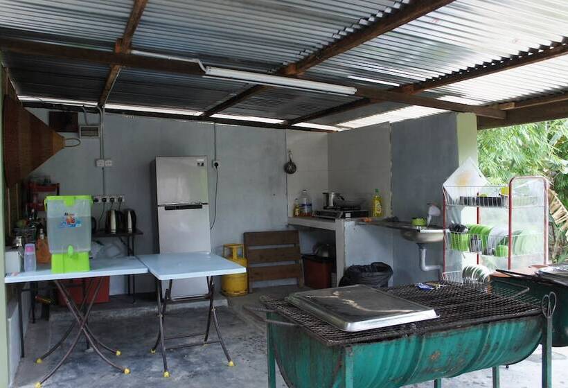 בית מלון כפרי Rain Forest Inn