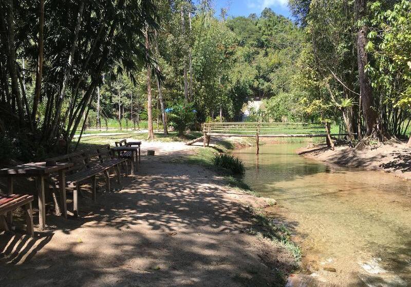 בית מלון כפרי Rain Forest Inn