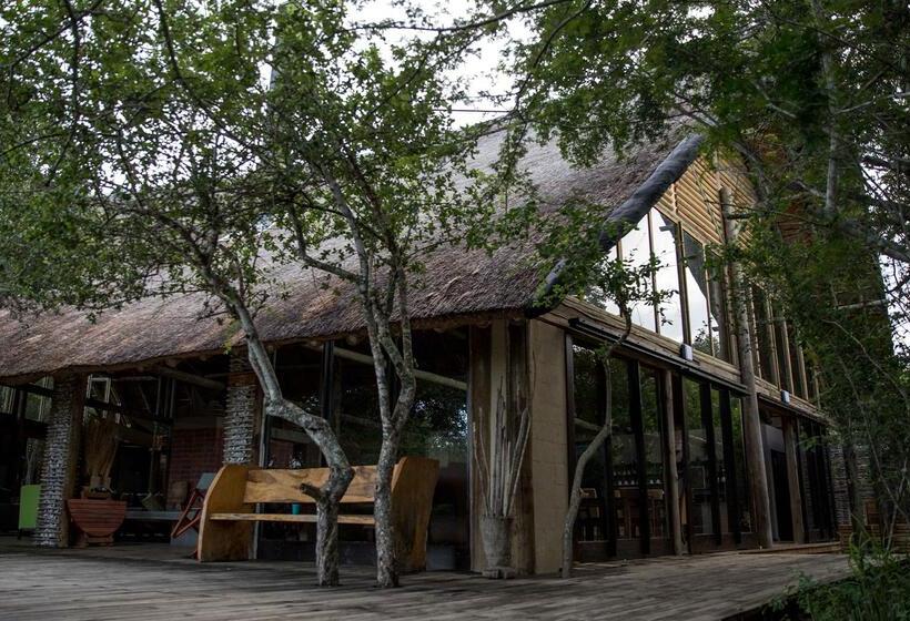 בית מלון כפרי Royal Thonga Safari Lodge