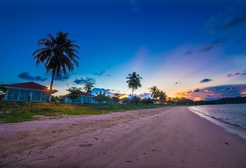 בית מלון כפרי Starlight Beach Resort Chumphon