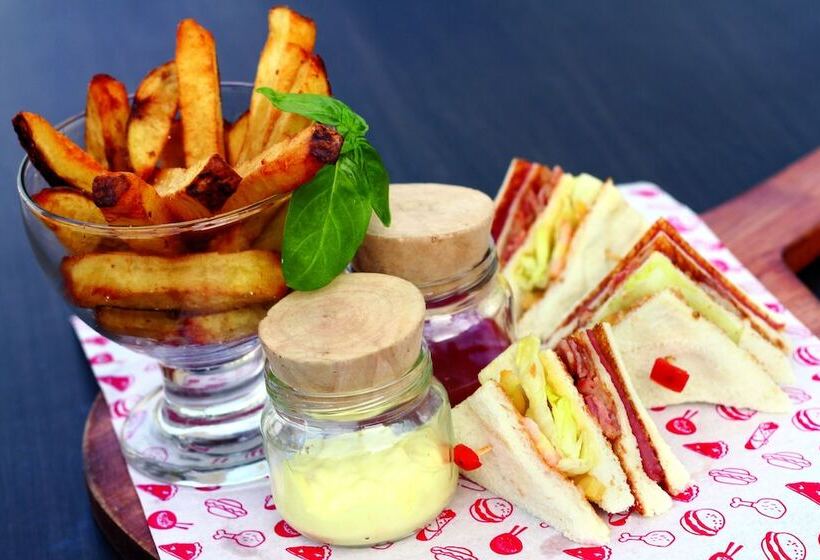 בית מלון כפרי The Oriental Bataan