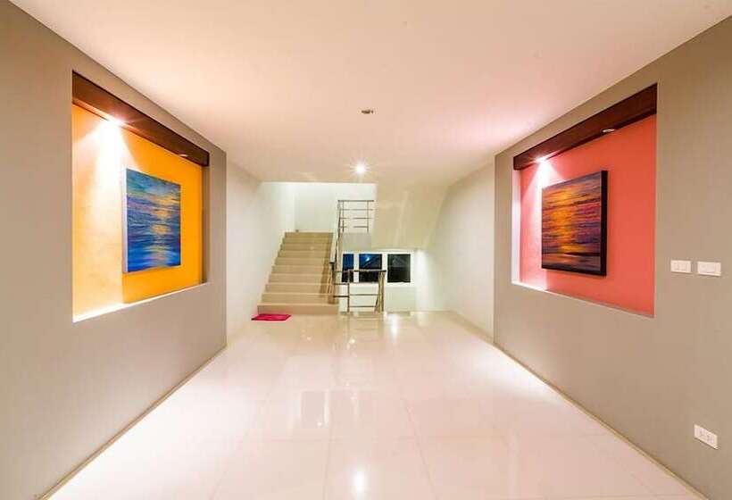 ホテル Tillthong Garden