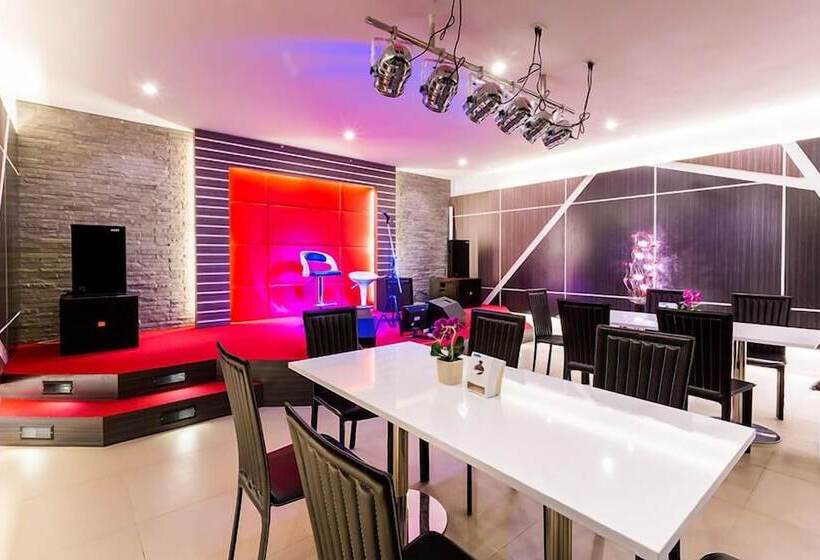 ホテル Tillthong Garden