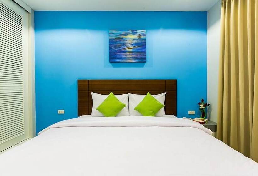 ホテル Tillthong Garden