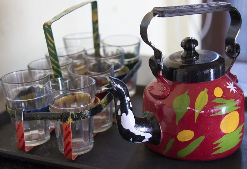 Отель Whispering Pines Himalayan Retreat