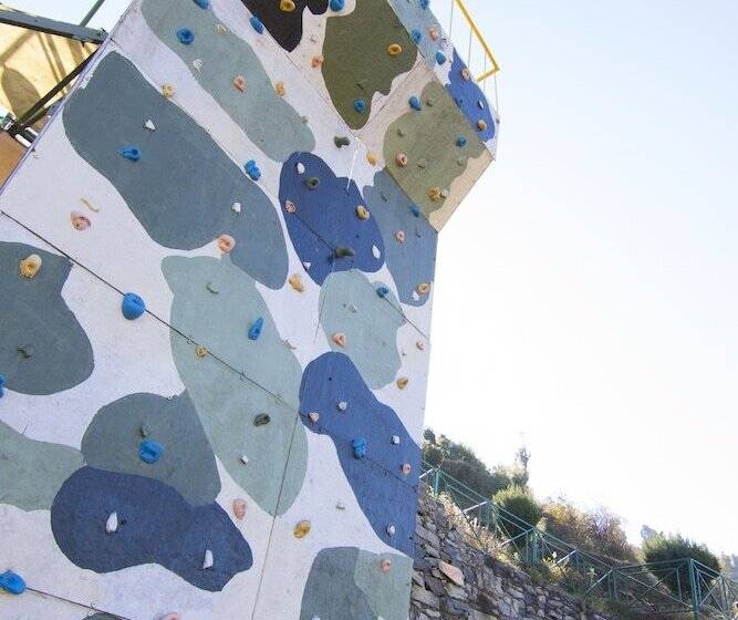 Отель Whispering Pines Himalayan Retreat