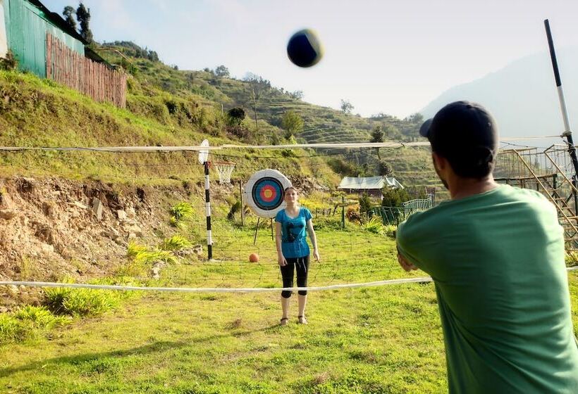 Отель Whispering Pines Himalayan Retreat