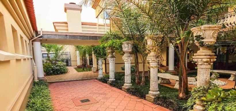 ペンション Caesars Guesthouse & Conference Centre