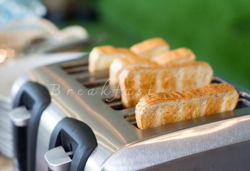 פנסיון Hop On Phuket