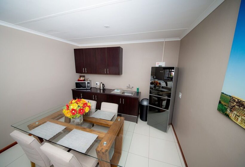 פנסיון Kleinplasie Guesthouse