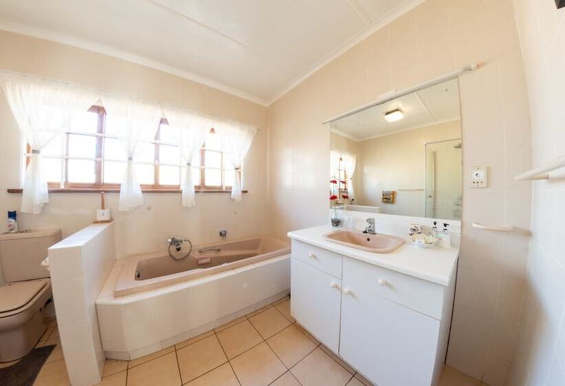 פנסיון Maclear Manor