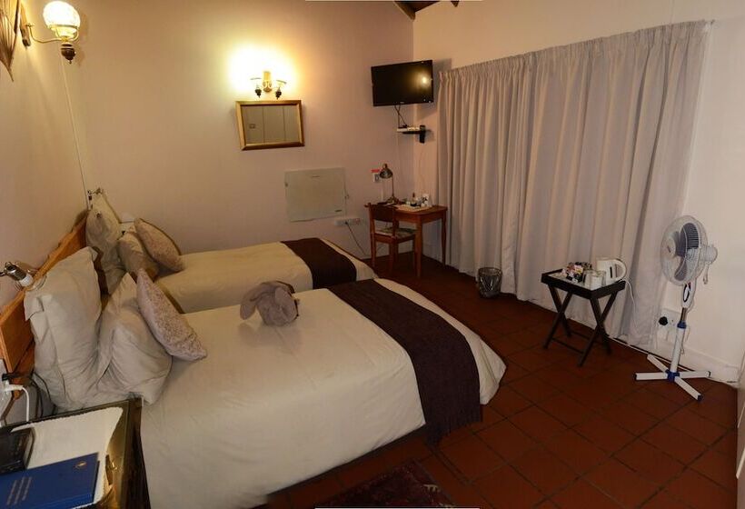 פנסיון Maclear Manor