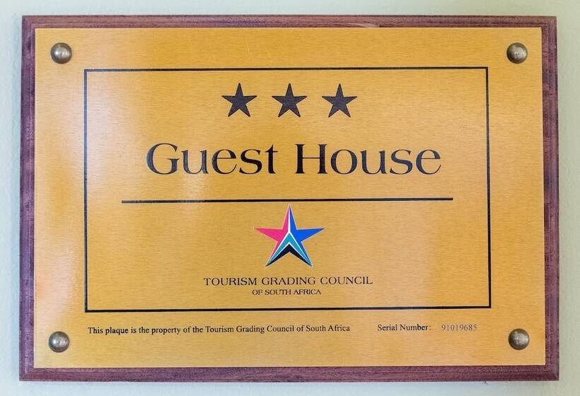 פנסיון Maclear Manor