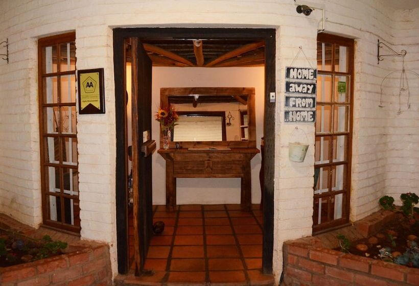 פנסיון Maclear Manor