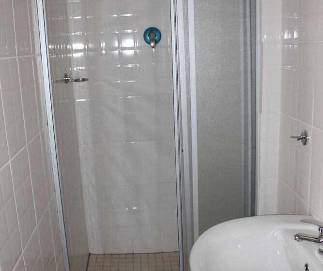 بنسيون Mohlongwafatshe Guest House