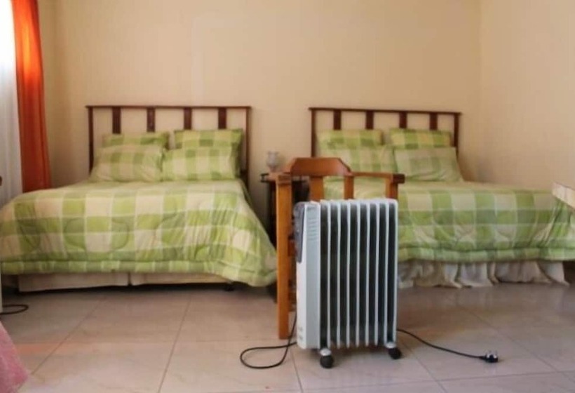 بنسيون Mohlongwafatshe Guest House