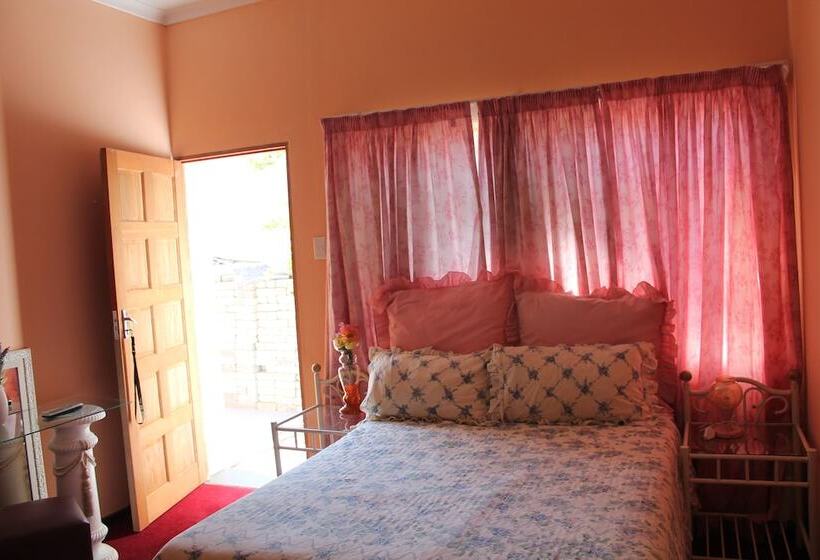 بنسيون Mohlongwafatshe Guest House