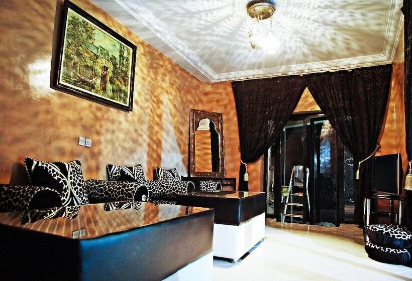 پانسیون Naima House