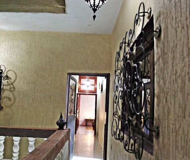 پانسیون Naima House