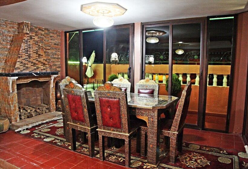 پانسیون Naima House