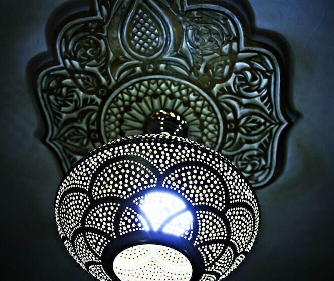 پانسیون Naima House