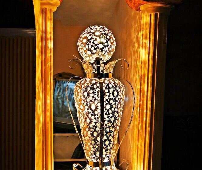 پانسیون Naima House