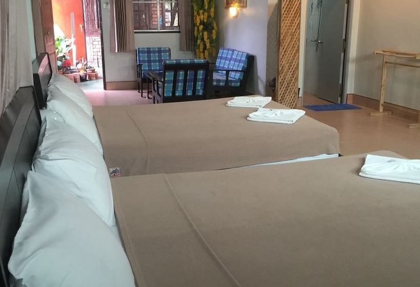 פנסיון Phumthadarommanee Resort