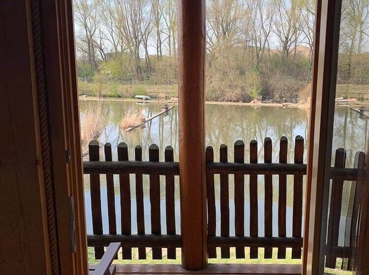 بنسيون Resort Svět