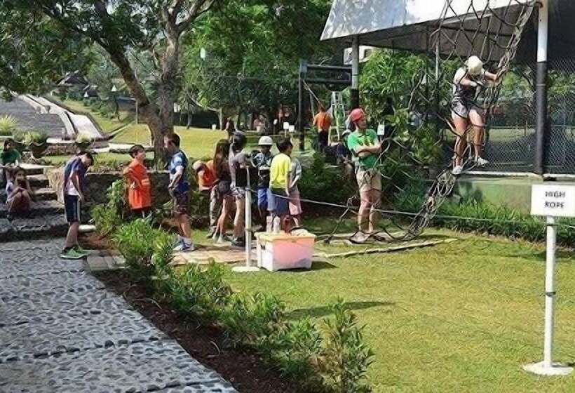 Отель The Highland Park Resort Bogor
