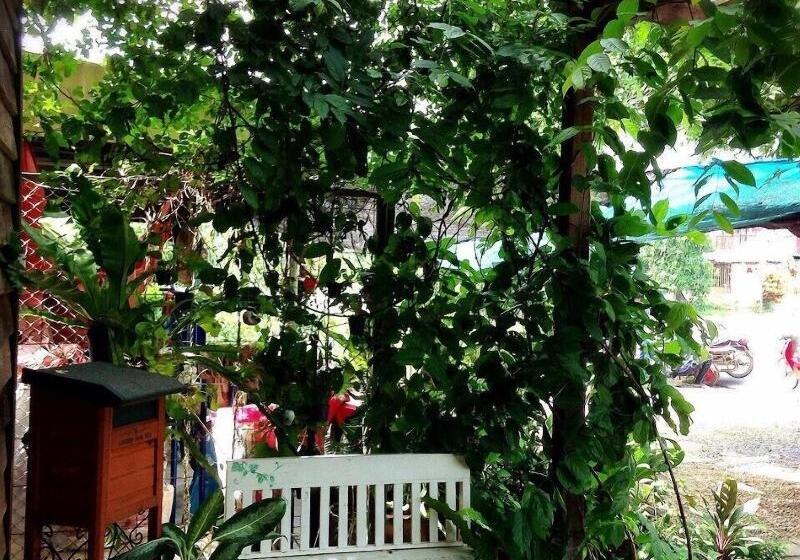 Baan Somlim Homestay   Hostel