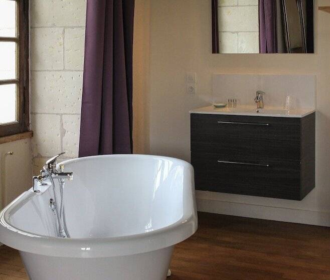 مبيت وإفطار Chateau Monastere De La Corroirie