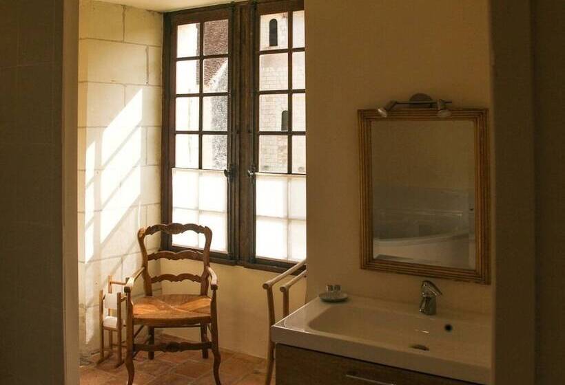 مبيت وإفطار Chateau Monastere De La Corroirie