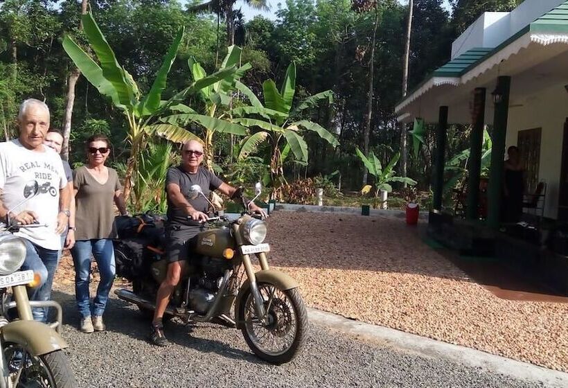 ベッドアンドブレックファースト Kuttickattil Gardens Homestay